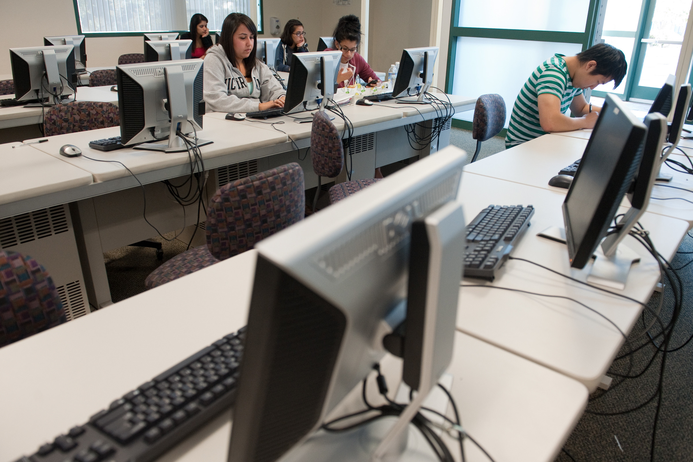 Computer lab with students